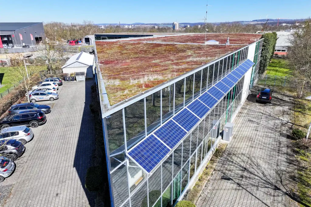 Dachbegruenung und Photovoltaik bei Dallwig in Kassel