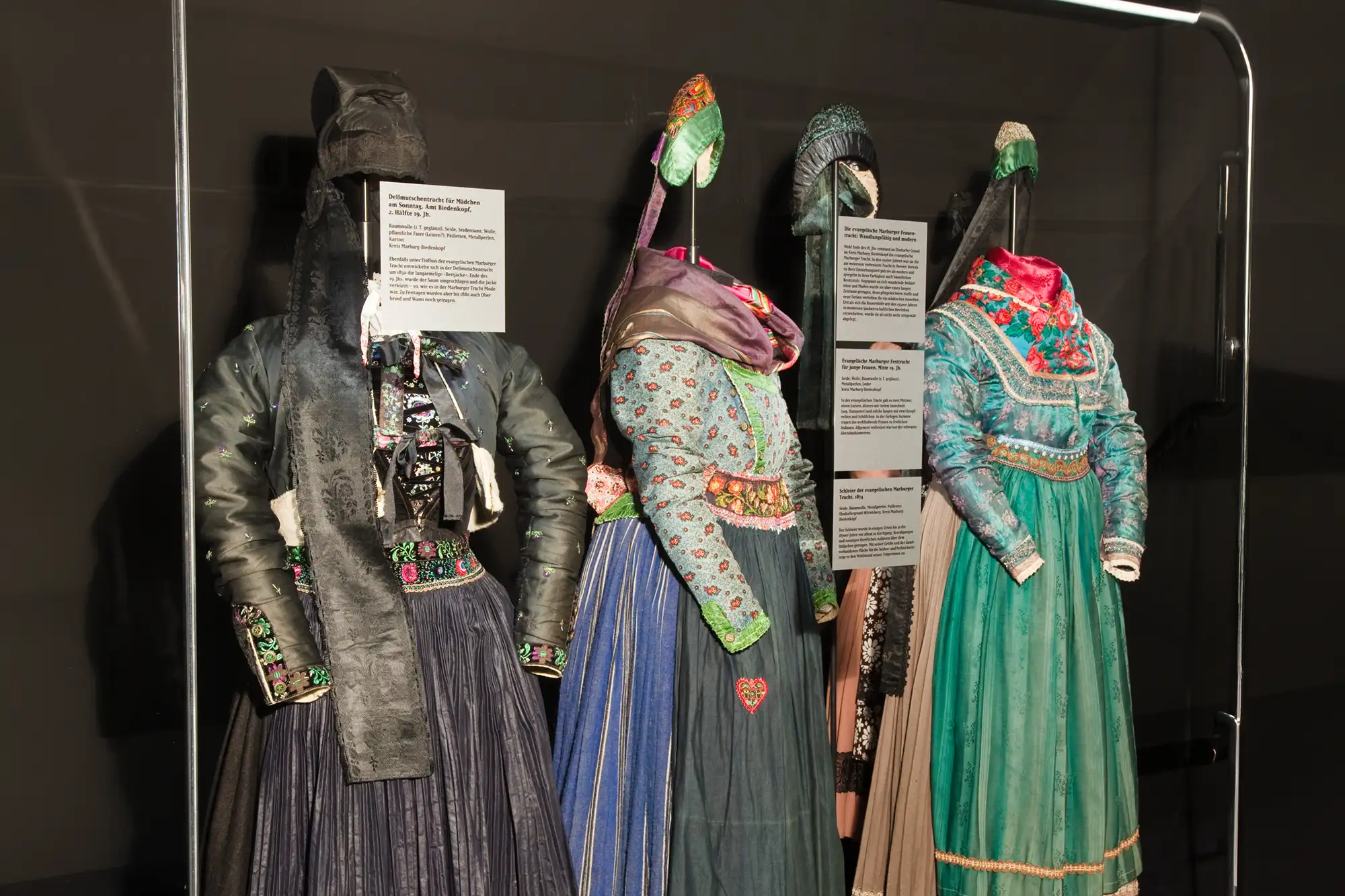 Kleidung aus einer anderen Zeitepoche im Hessischen Landesmuseum